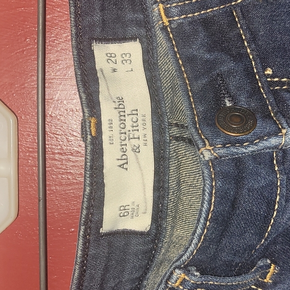 Nwot Abercrombie and Fitch jeans - Picture 3 of 4